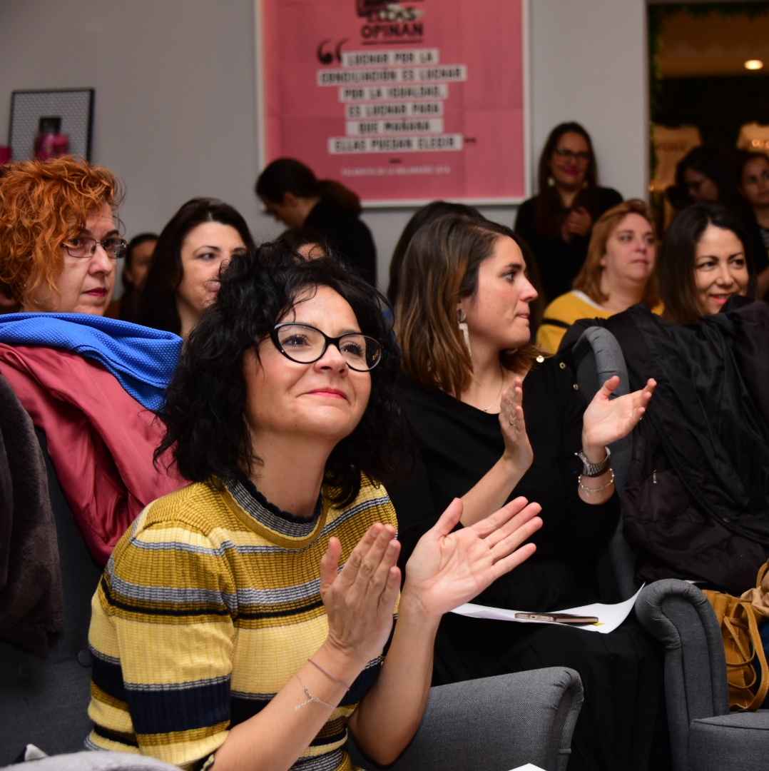 El 41% de las mujeres que no trabajan lo hacen por dedicarse al cuidado de los hijos/as