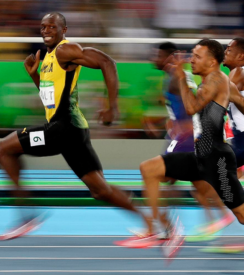 Bolt llegó a la meta de los 100 m sonriendo