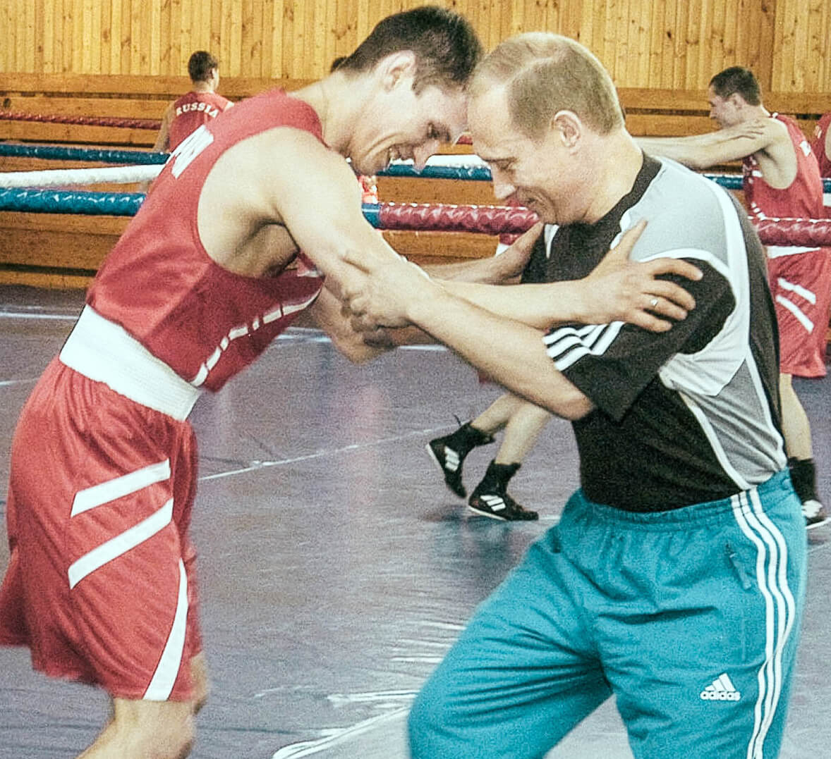 Saitov jugando con Putin en un encuentro oficial del presidente ruso a los deportistas nacionales