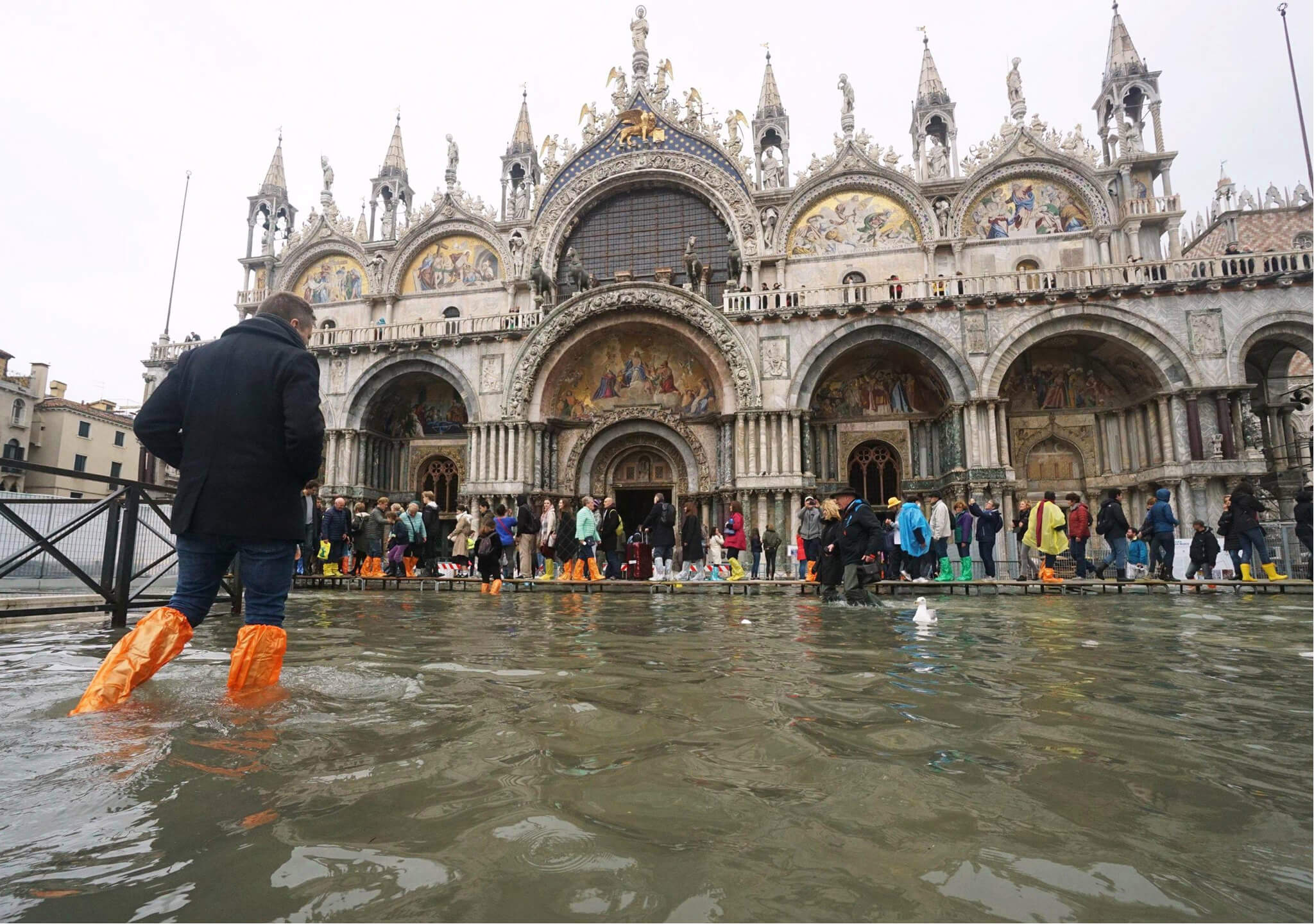 El 'acqua alta' inunda Venecia