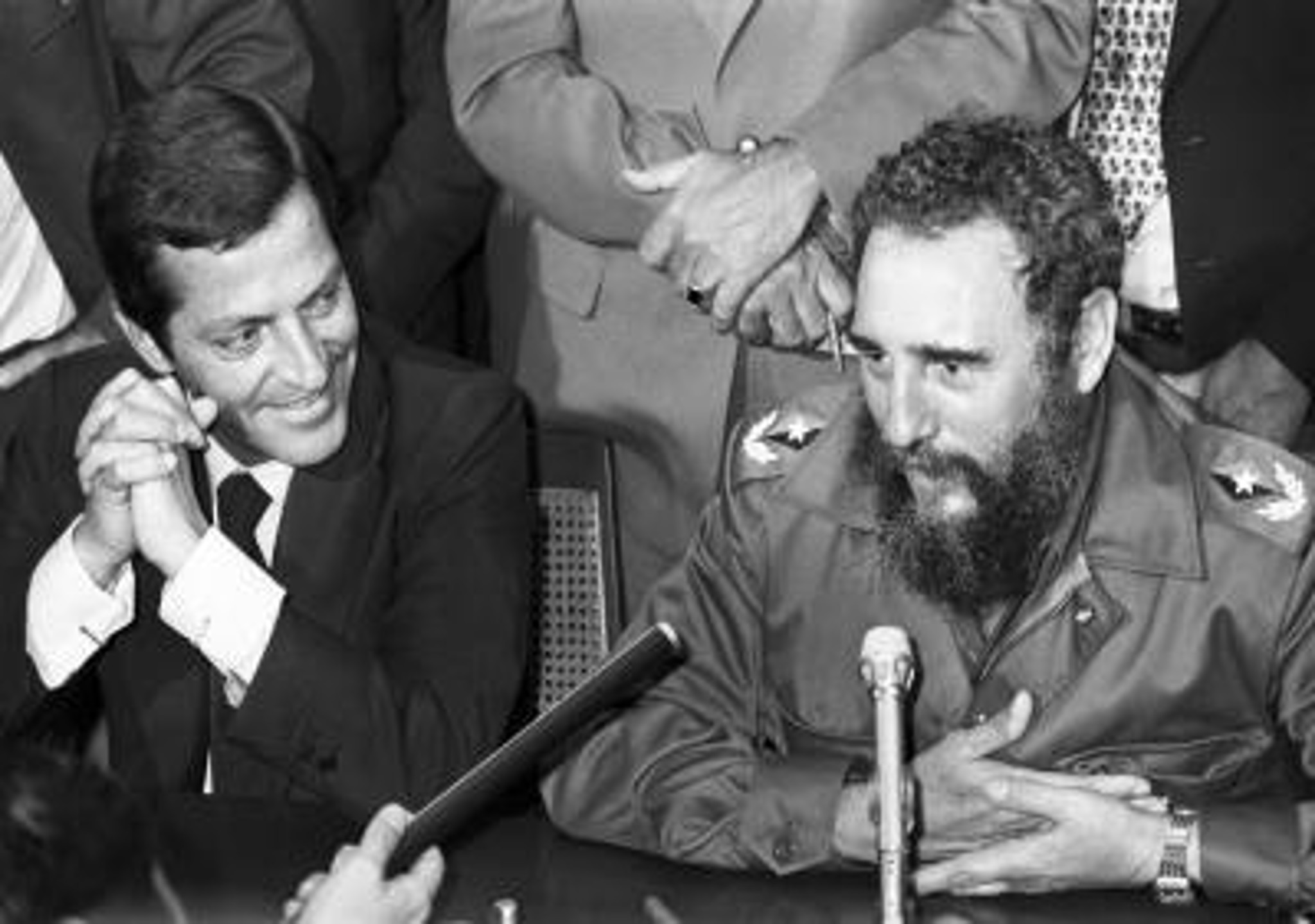 Fidel Castró aplaudió a Suárez al pie del avión