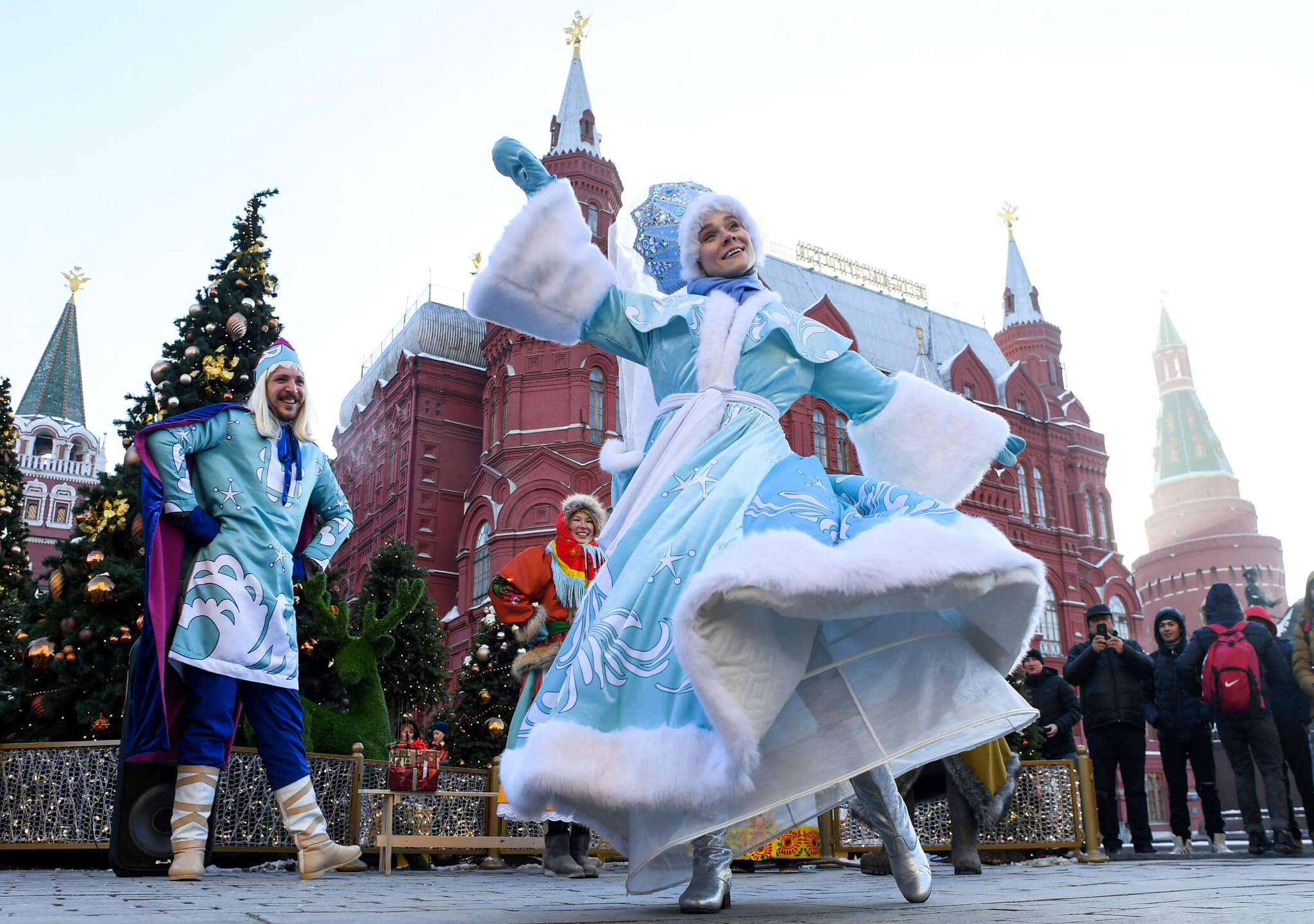 Los bailes populares rusos alegran la ciudad