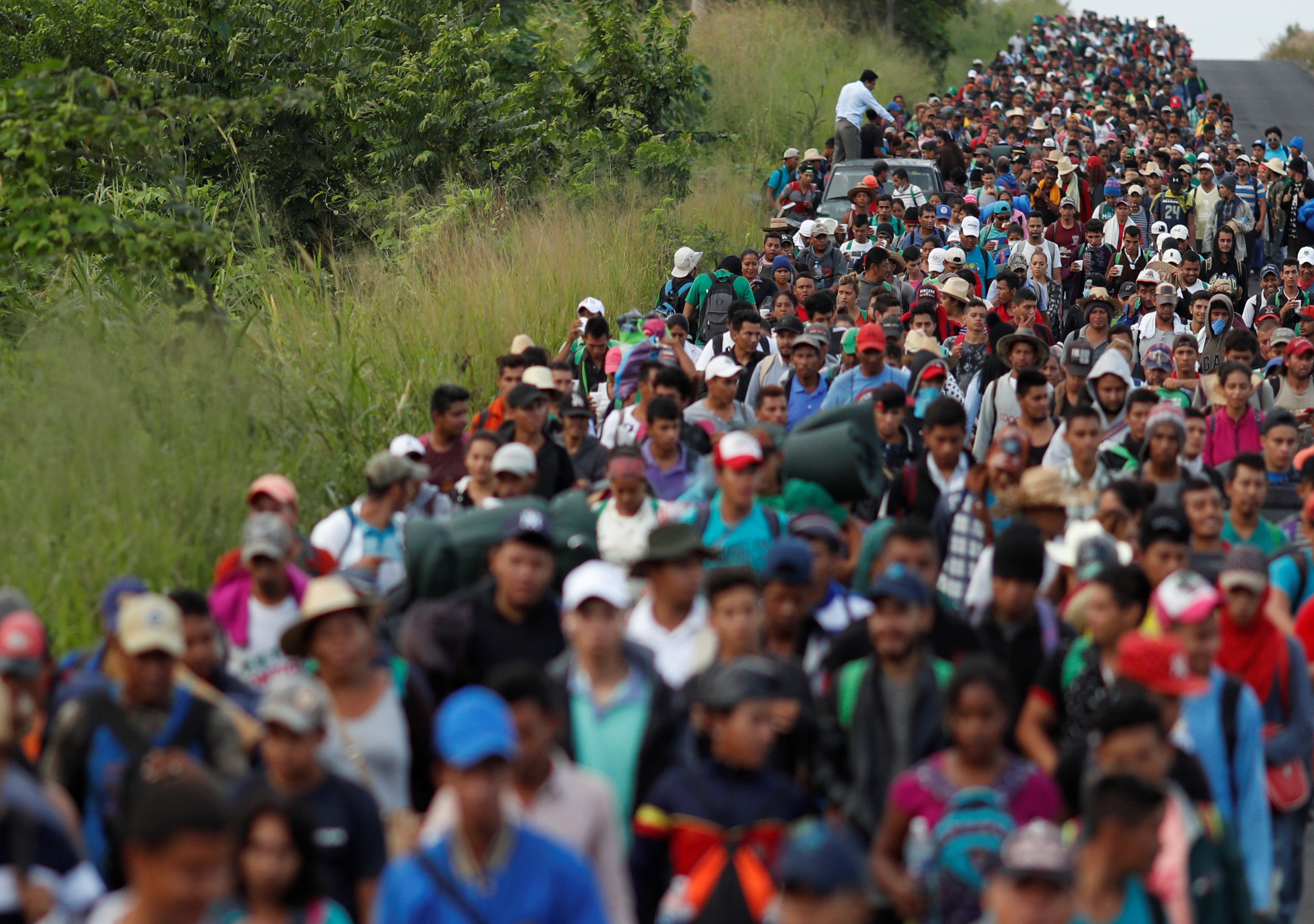 Los inmigrantes llegan por miles atravesando México