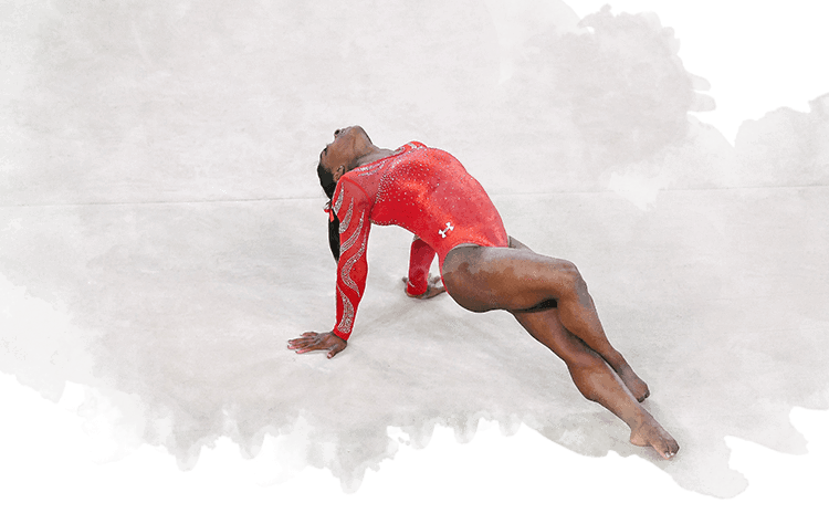 Simone Biles realiza una exhibición de gimnasia artística en suelo