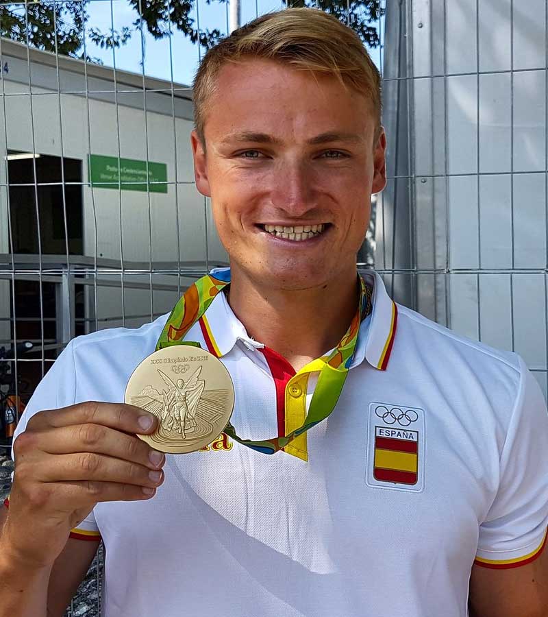 Marcus Walz en una foto con su medalla de oro en Twitter