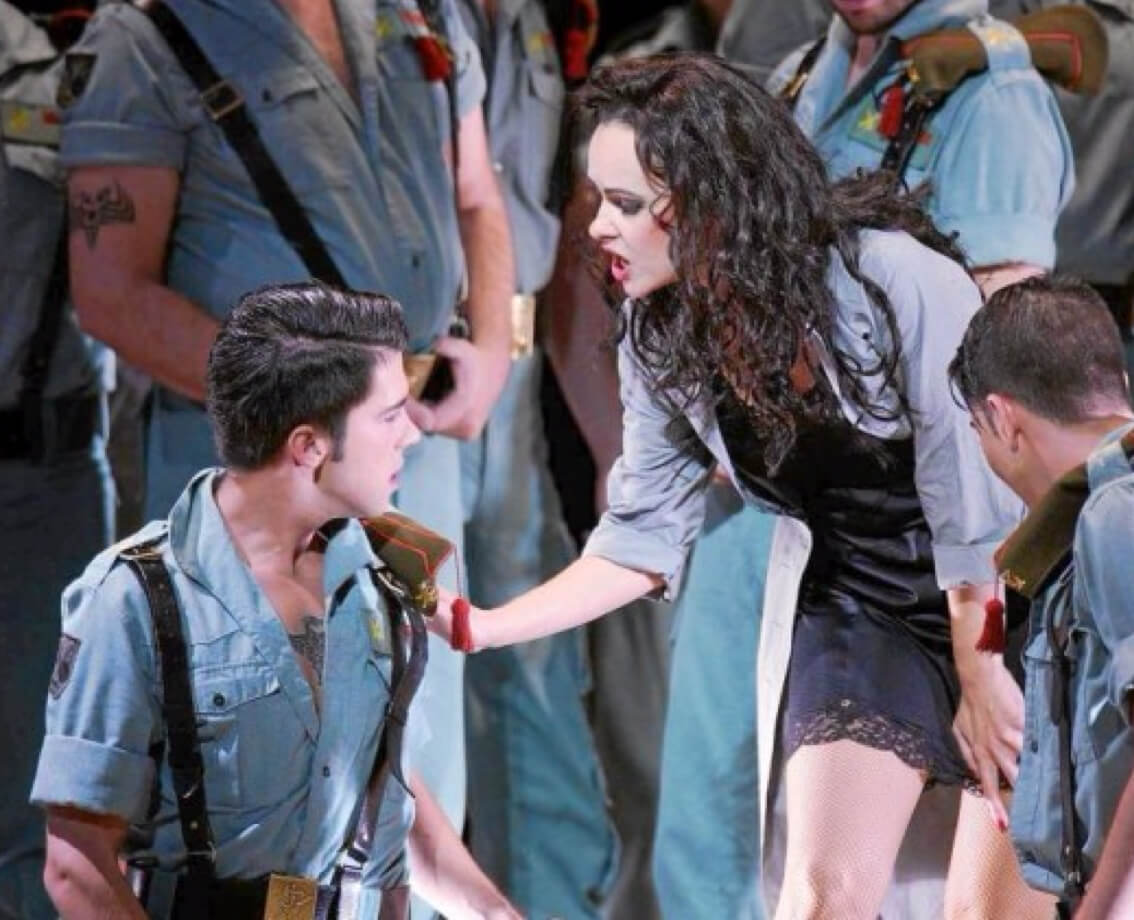 Escena de 'Carmen' de Bizet en una producción dirigida por Calixto Bieito en el Tearo Real. Foto: EFE/Javier del Real