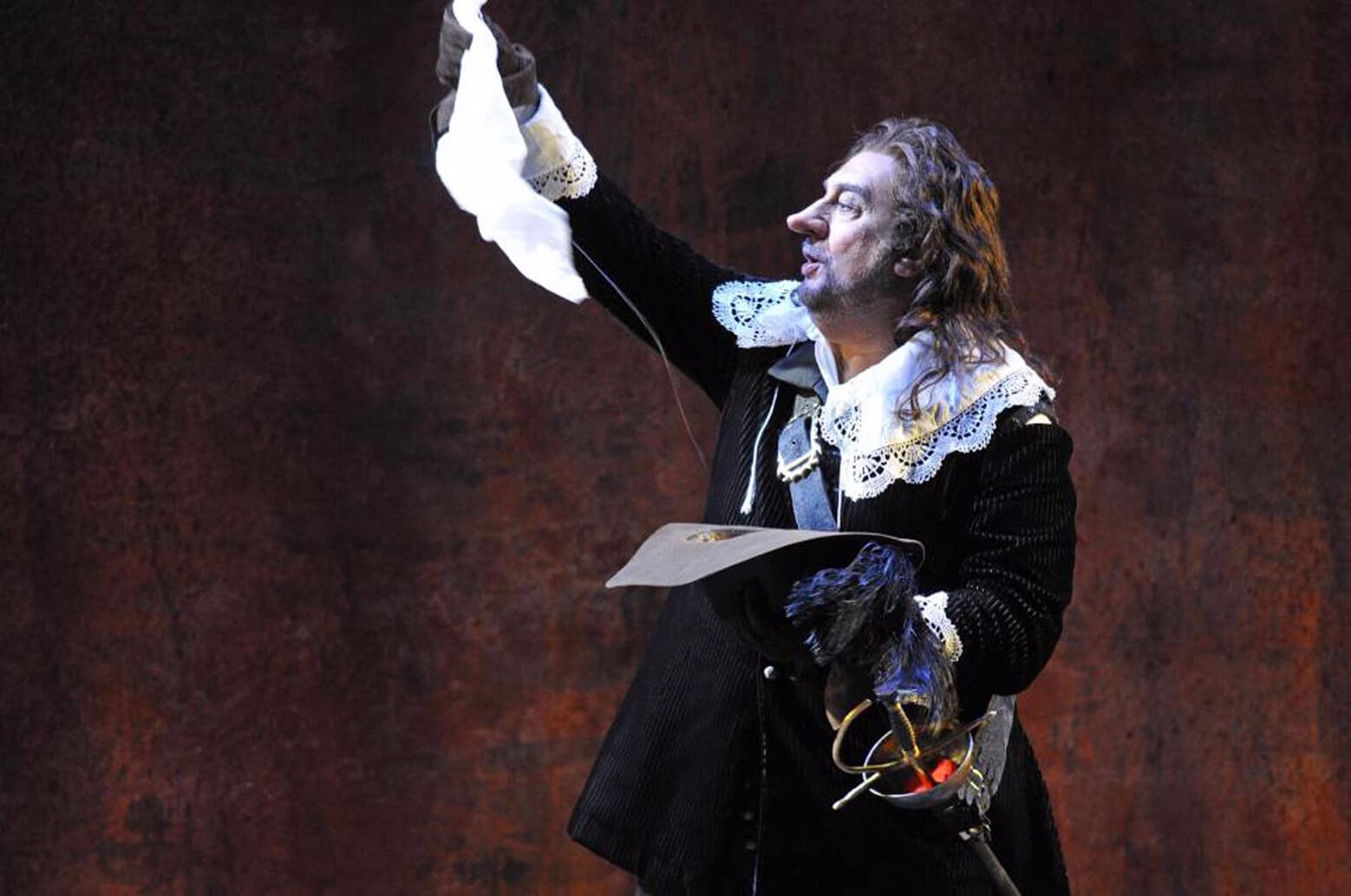 Cyrano de Bergerac, interpretado por el cantante de ópera Plácido (08/05/2012). Foto: EFE